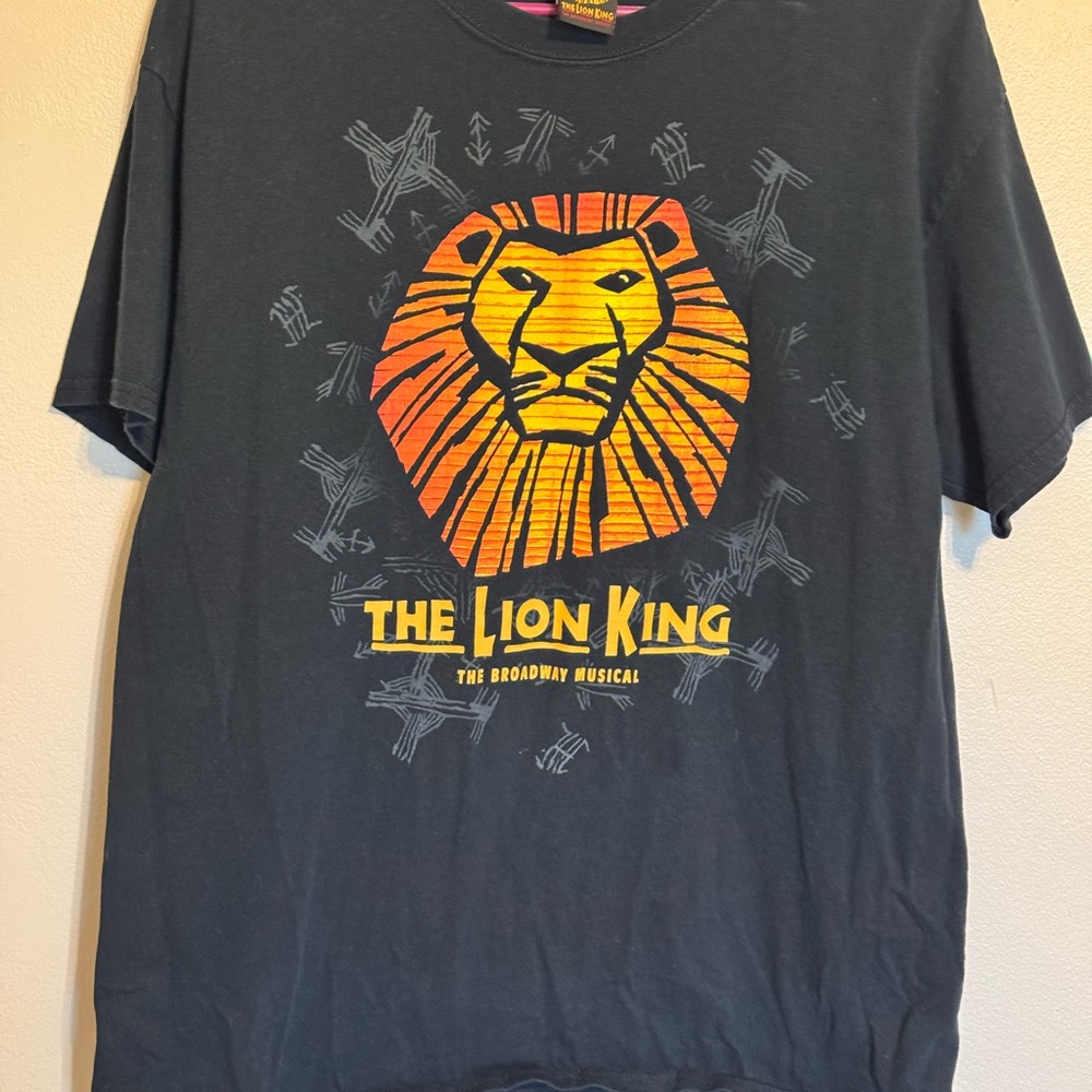 Disney’s The Lion King Broadway Musical Black Graphic T-Shirt size Large
